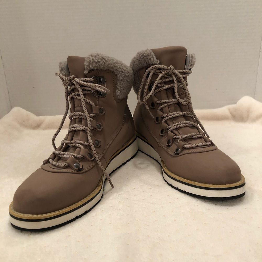 Aspen Nomad Water Resistant Boots in EUC size 8.5